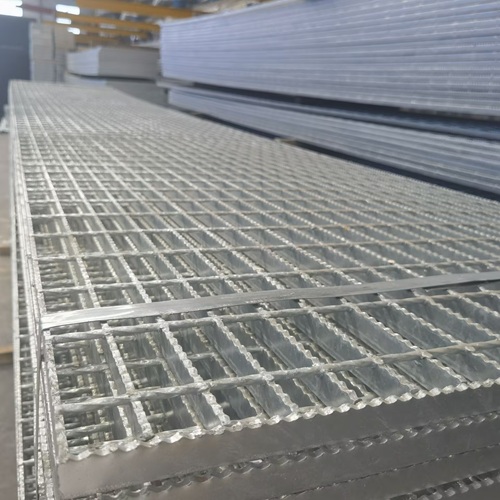 鋼格柵對比傳統(tǒng)材料，優(yōu)勢竟有這么多？