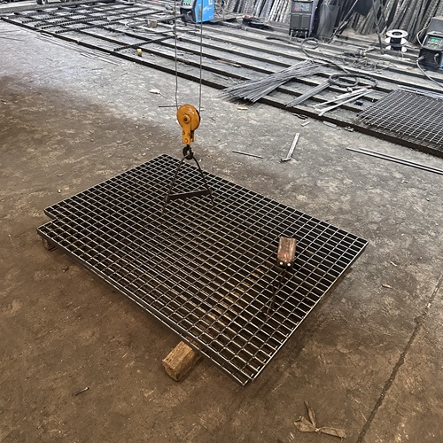 鋼格柵板使用中容易忽視的維護(hù)細(xì)節(jié)