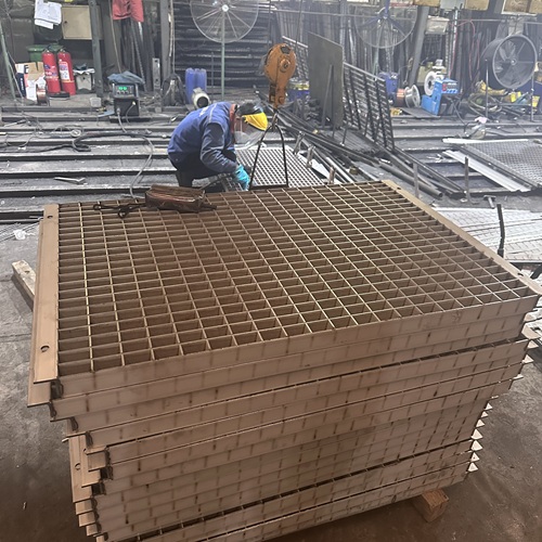 鋼格柵板在臨時工程中的靈活應用